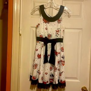 Flirty Fun dress👗 95% rayon and 5% spandex machine wash.  Great condition 🎁
